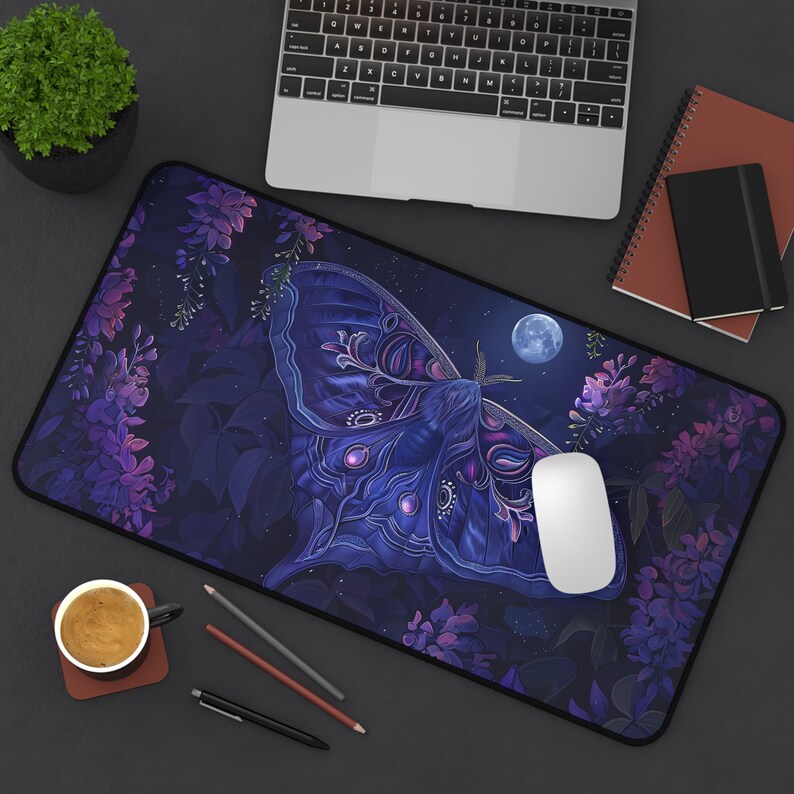 モスデスクマット、かわいいゲーミングマウスパッド、大きな紫色 - Desk Setup With Plants のレビューと価格